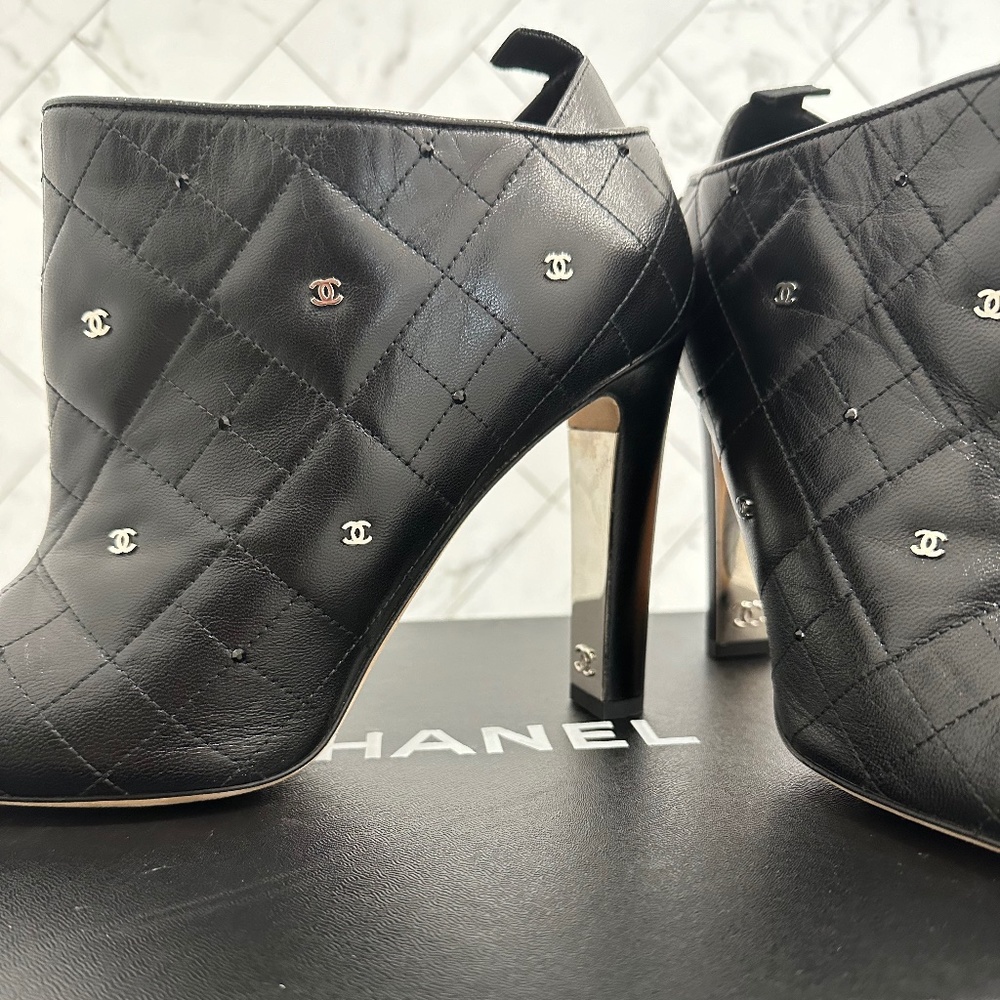 CHANEL SHORT BOOTS BLACK 94305 SIZE 38.5 - Picture 7 of 10